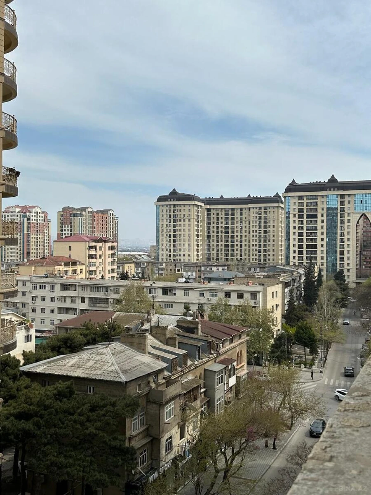 Satılır 4 otaqlı mənzil 180 m²