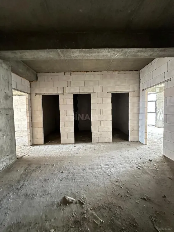 Satılır 4 otaqlı mənzil 180 m²