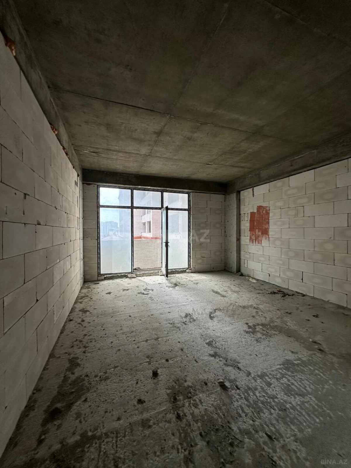 Satılır 4 otaqlı mənzil 180 m²