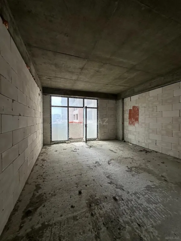 Satılır 4 otaqlı mənzil 180 m²