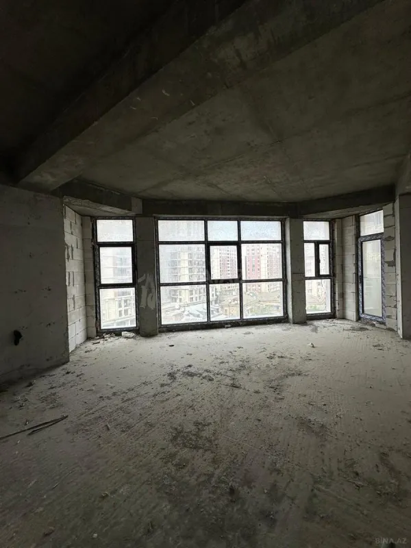 Satılır 4 otaqlı mənzil 180 m²