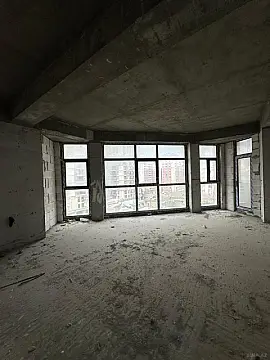 Satılır 4 otaqlı mənzil 180 m²