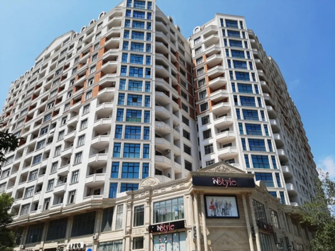 Satılır 4 otaqlı mənzil 180 m²