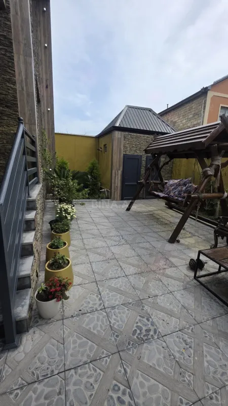Satılır 6 otaqlı həyət evi 200 m²