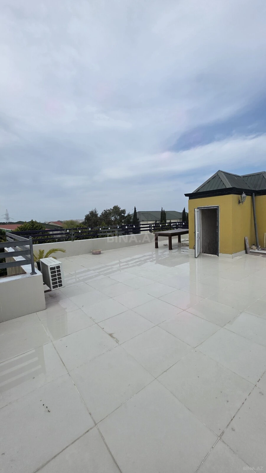 Satılır 6 otaqlı həyət evi 200 m²