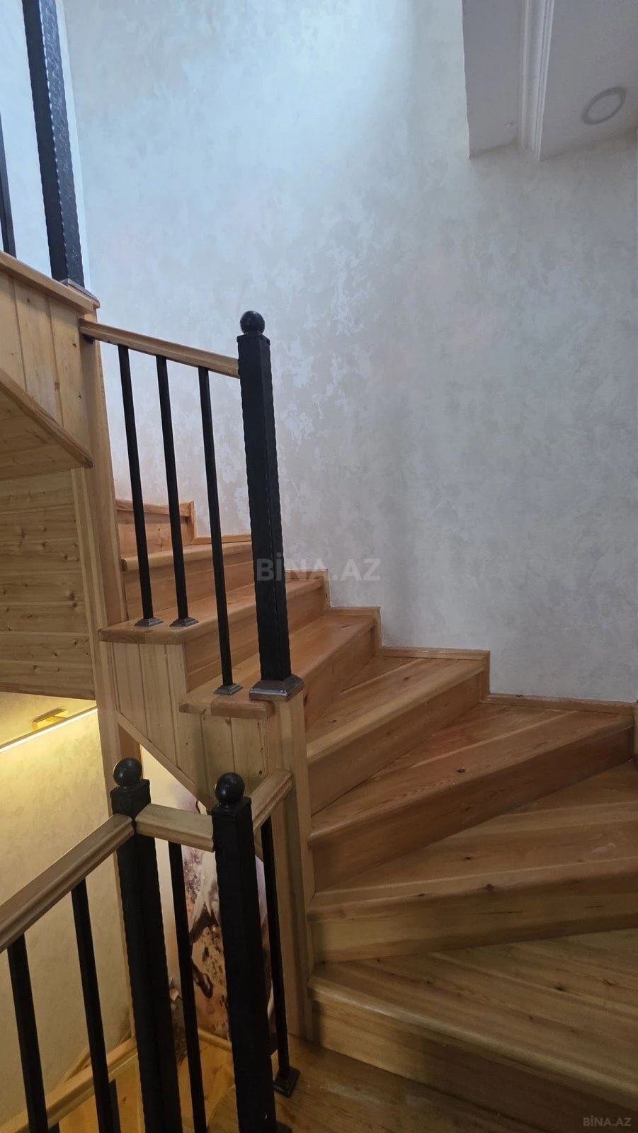 Satılır 6 otaqlı həyət evi 200 m²