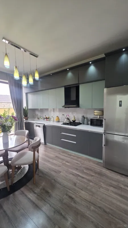 Satılır 6 otaqlı həyət evi 200 m²