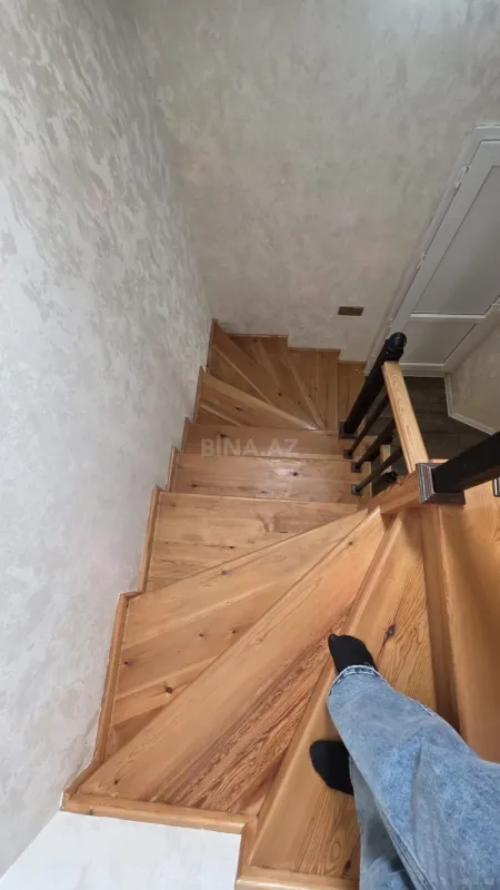 Satılır 6 otaqlı həyət evi 200 m²