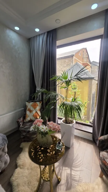 Satılır 6 otaqlı həyət evi 200 m²