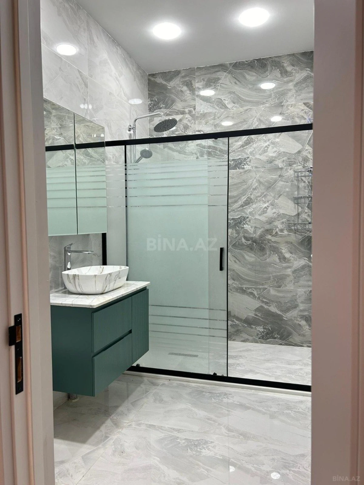 Kirayə verilir 3 otaqlı mənzil 105 m²