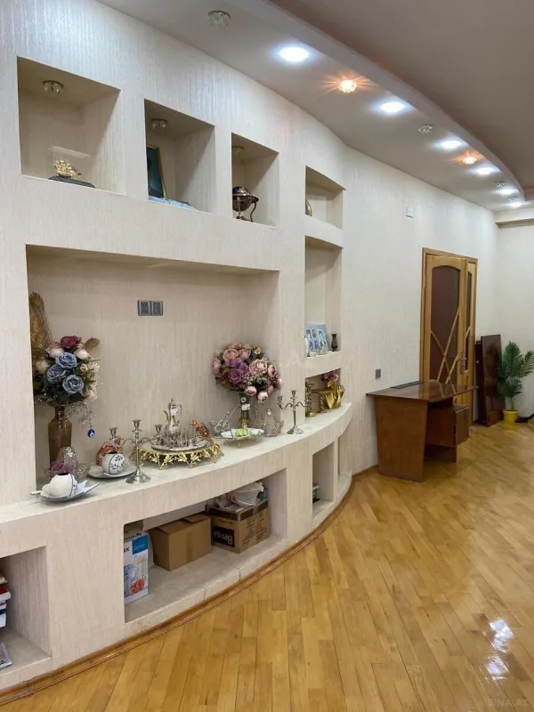 Satılır 4 otaqlı mənzil 221 m²