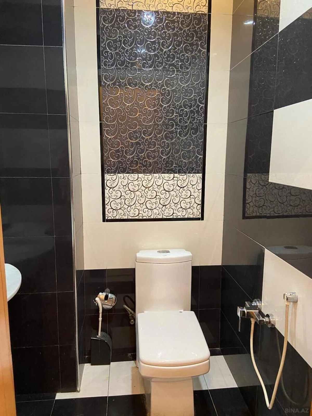 Satılır 4 otaqlı mənzil 221 m²