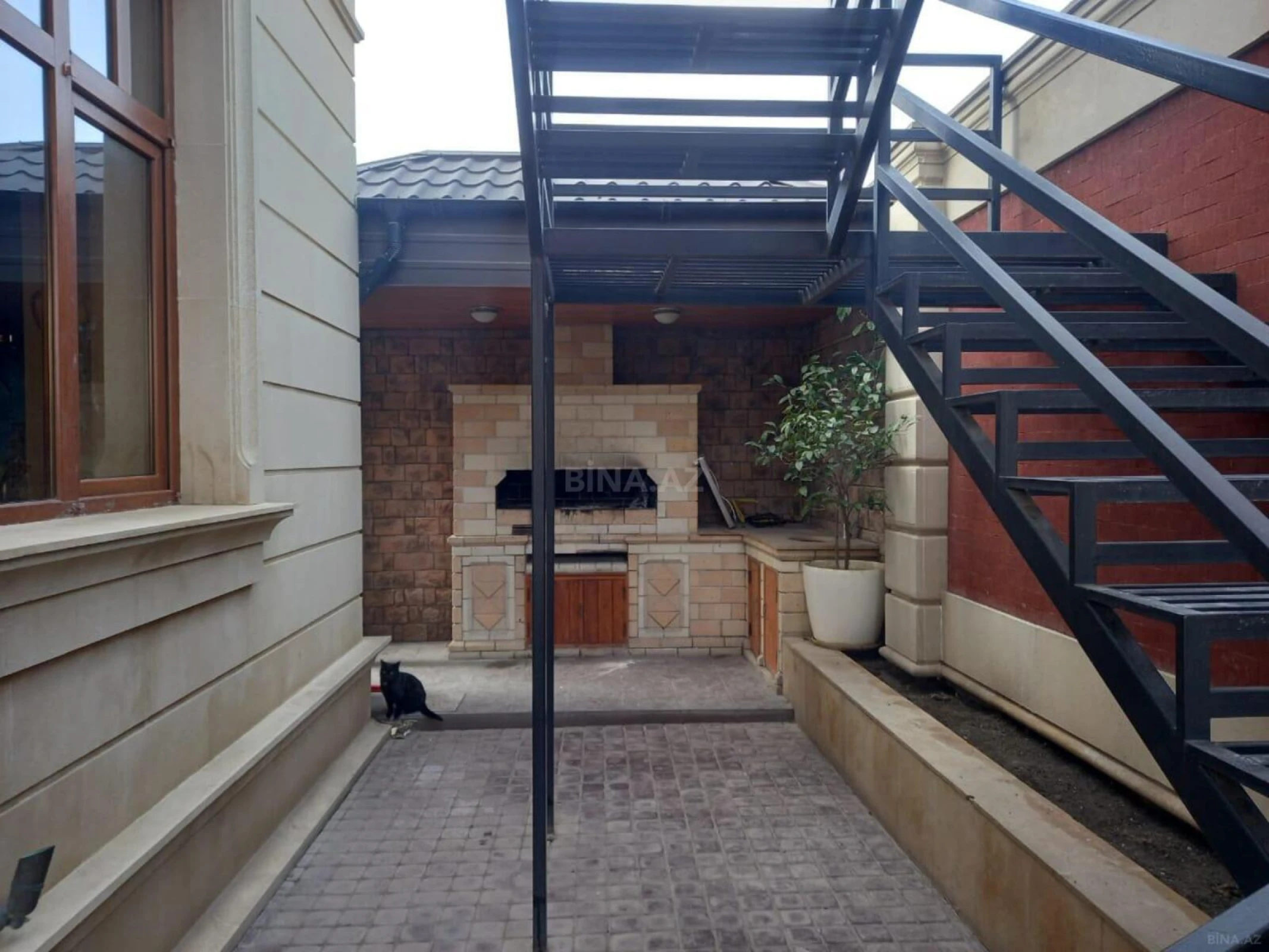 Satılır 6 otaqlı həyət evi 280 m²