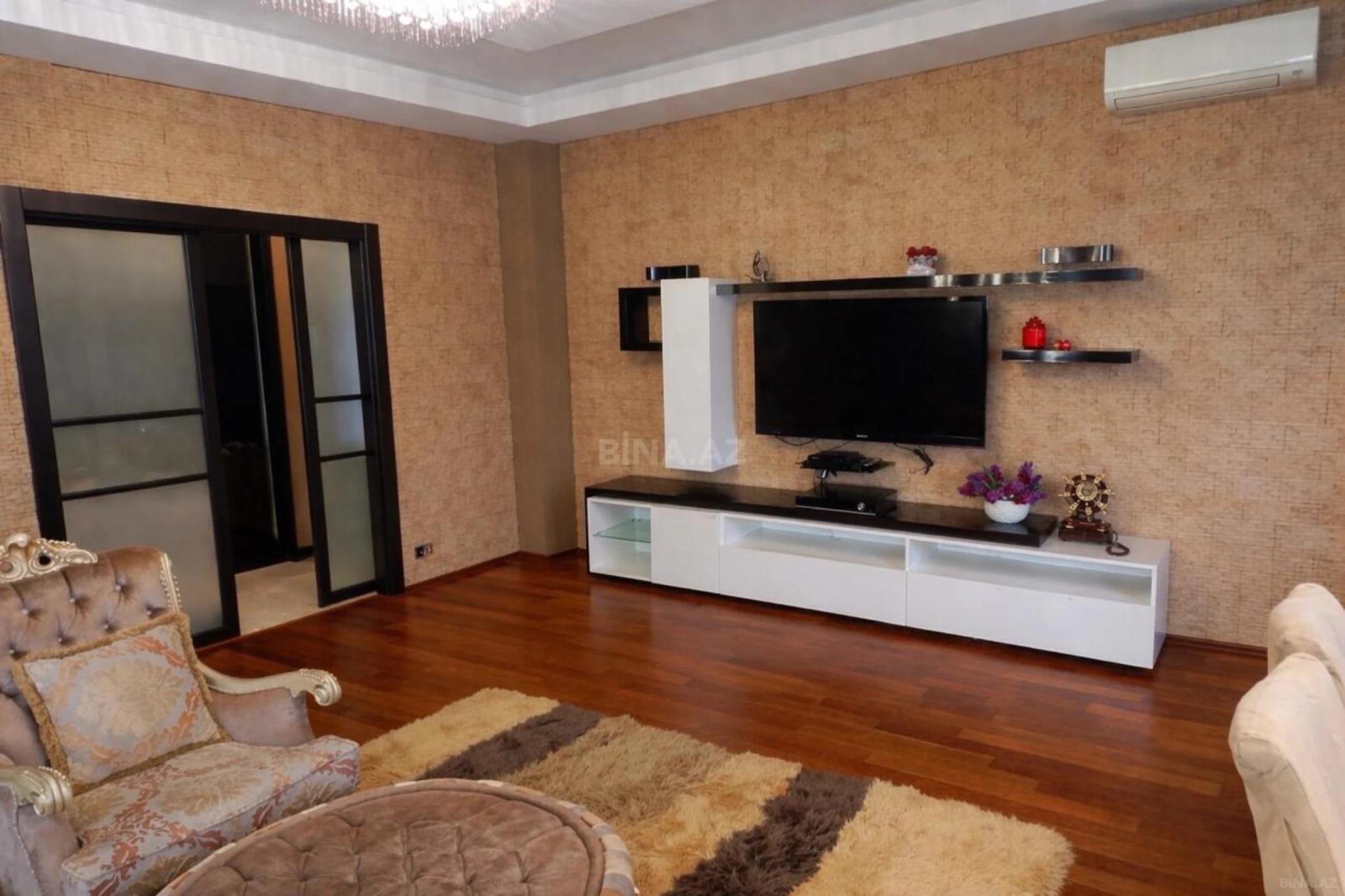 Satılır 6 otaqlı həyət evi 280 m²