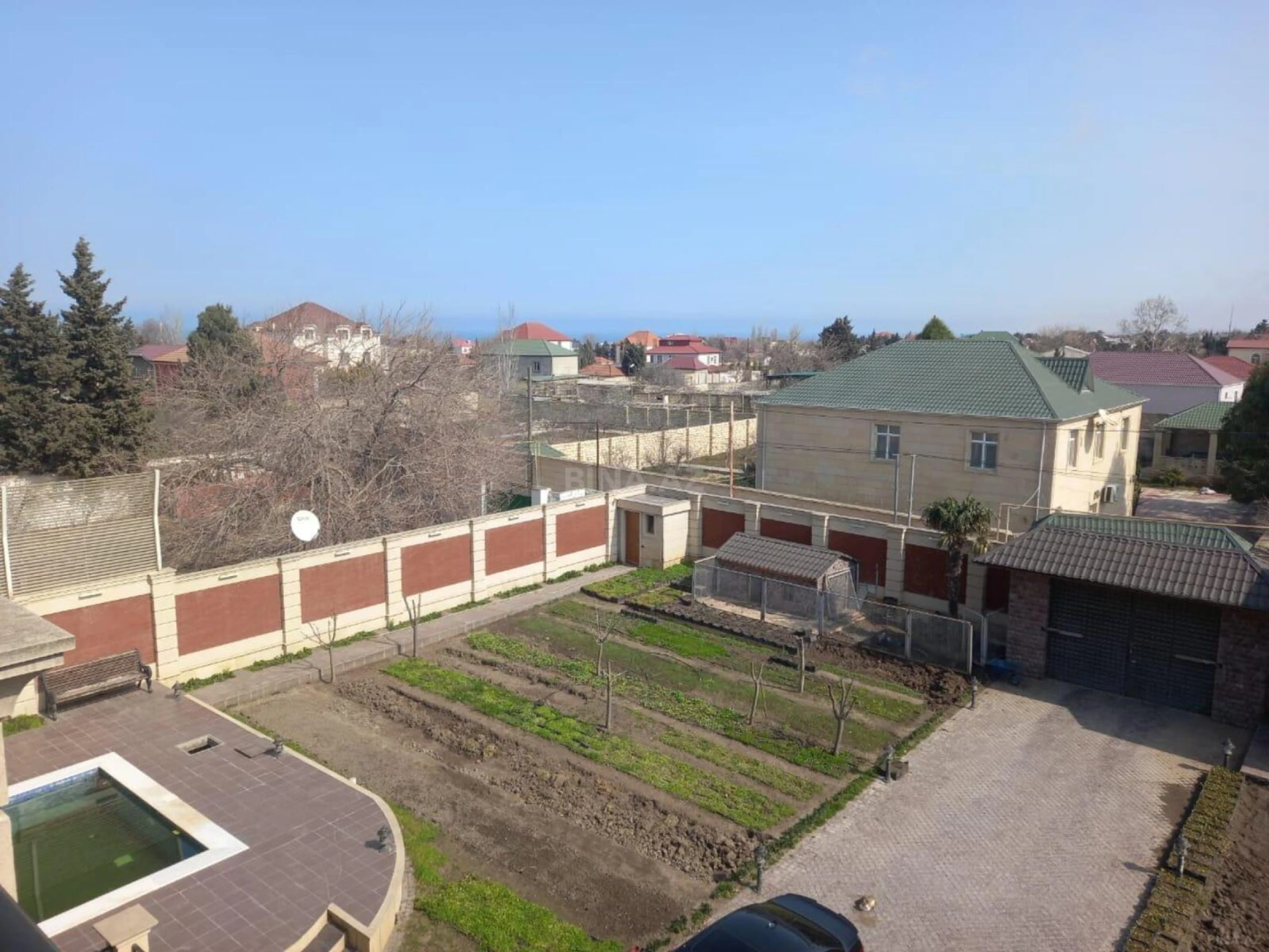 Satılır 6 otaqlı həyət evi 280 m²