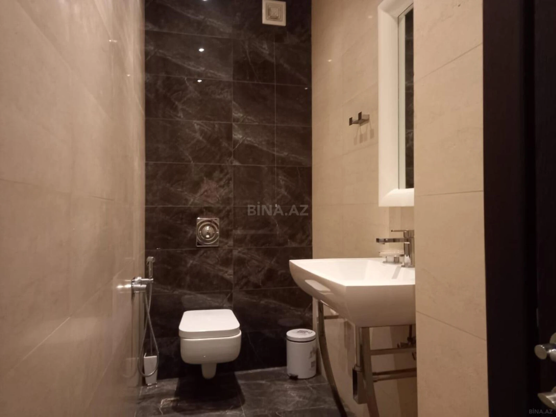 Satılır 6 otaqlı həyət evi 280 m²