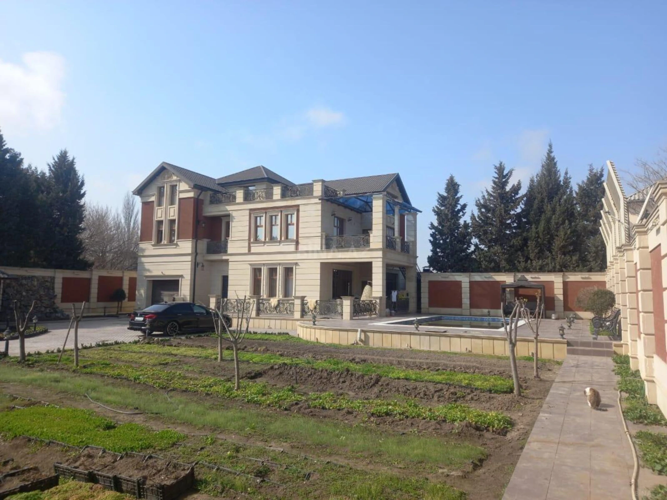 Satılır 6 otaqlı həyət evi 280 m²