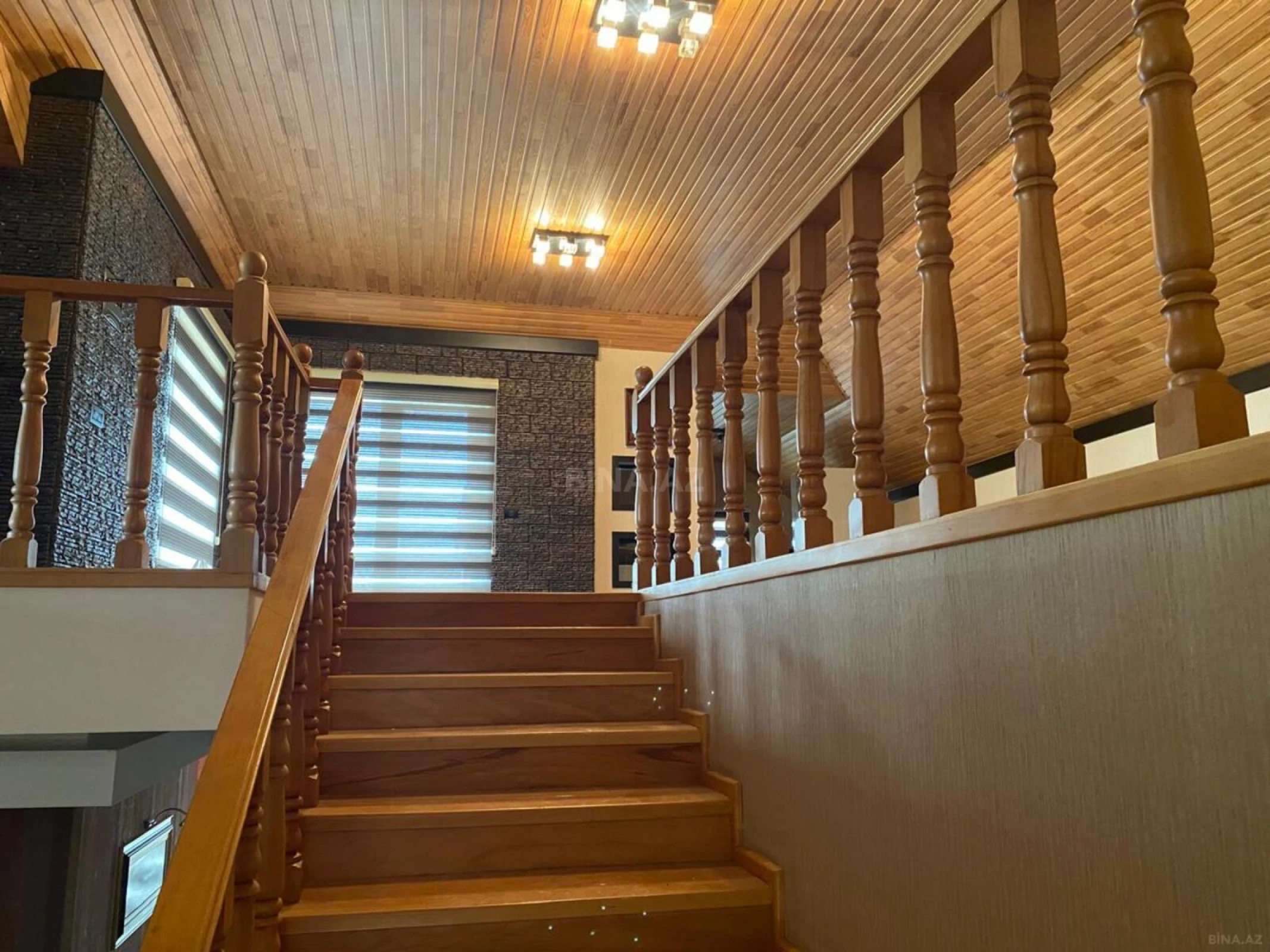 Satılır 6 otaqlı həyət evi 280 m²