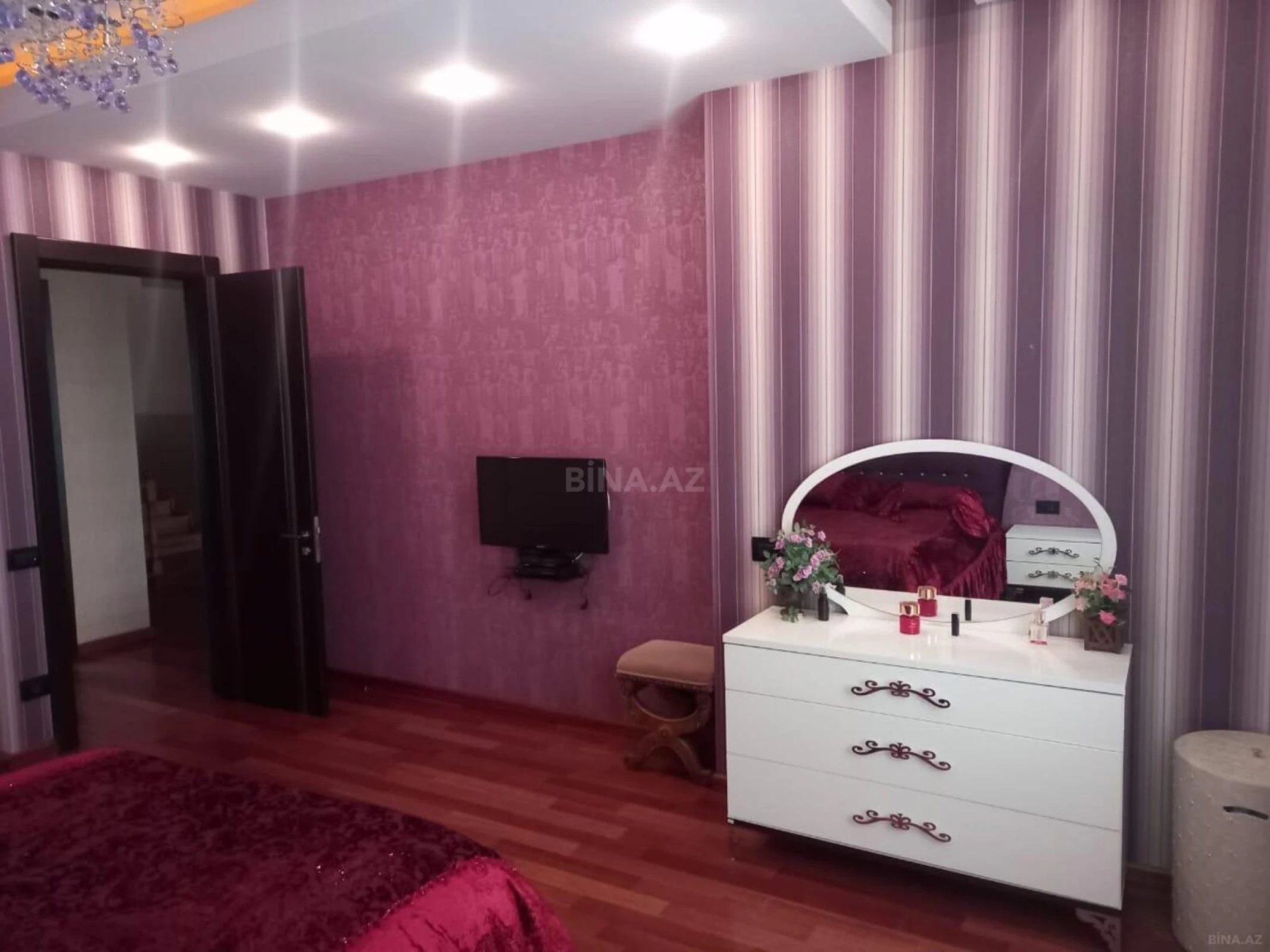 Satılır 6 otaqlı həyət evi 280 m²