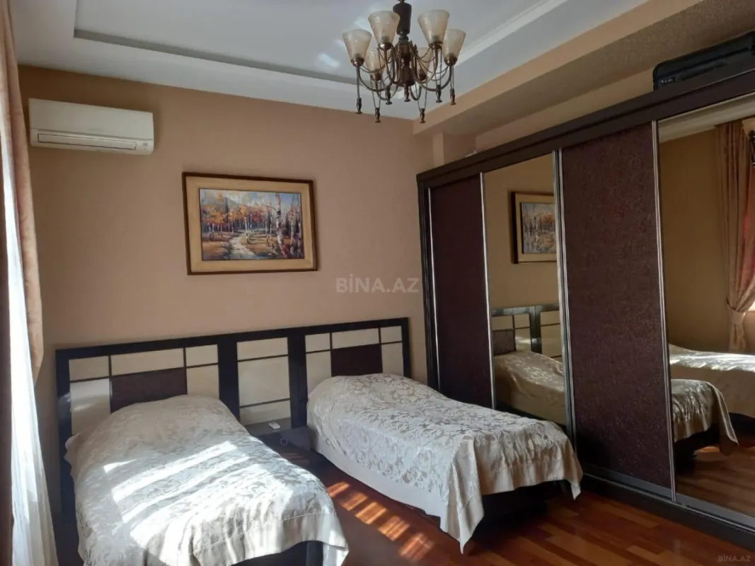 Satılır 6 otaqlı həyət evi 280 m²