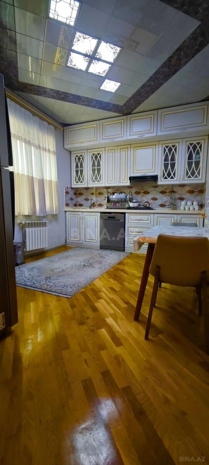 Satılır 5 otaqlı həyət evi 250 m²