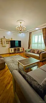 Satılır 5 otaqlı həyət evi 250 m²