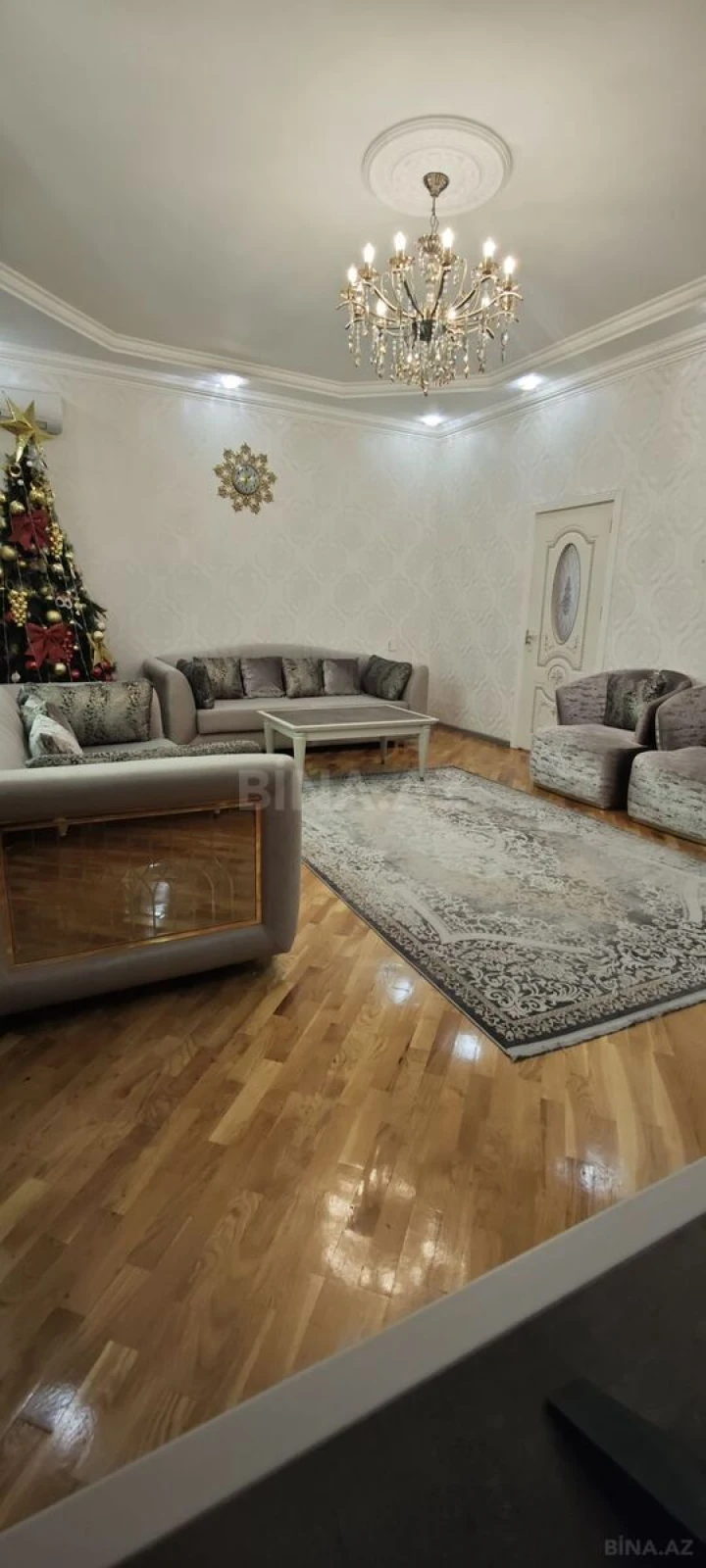 Satılır 5 otaqlı həyət evi 250 m²