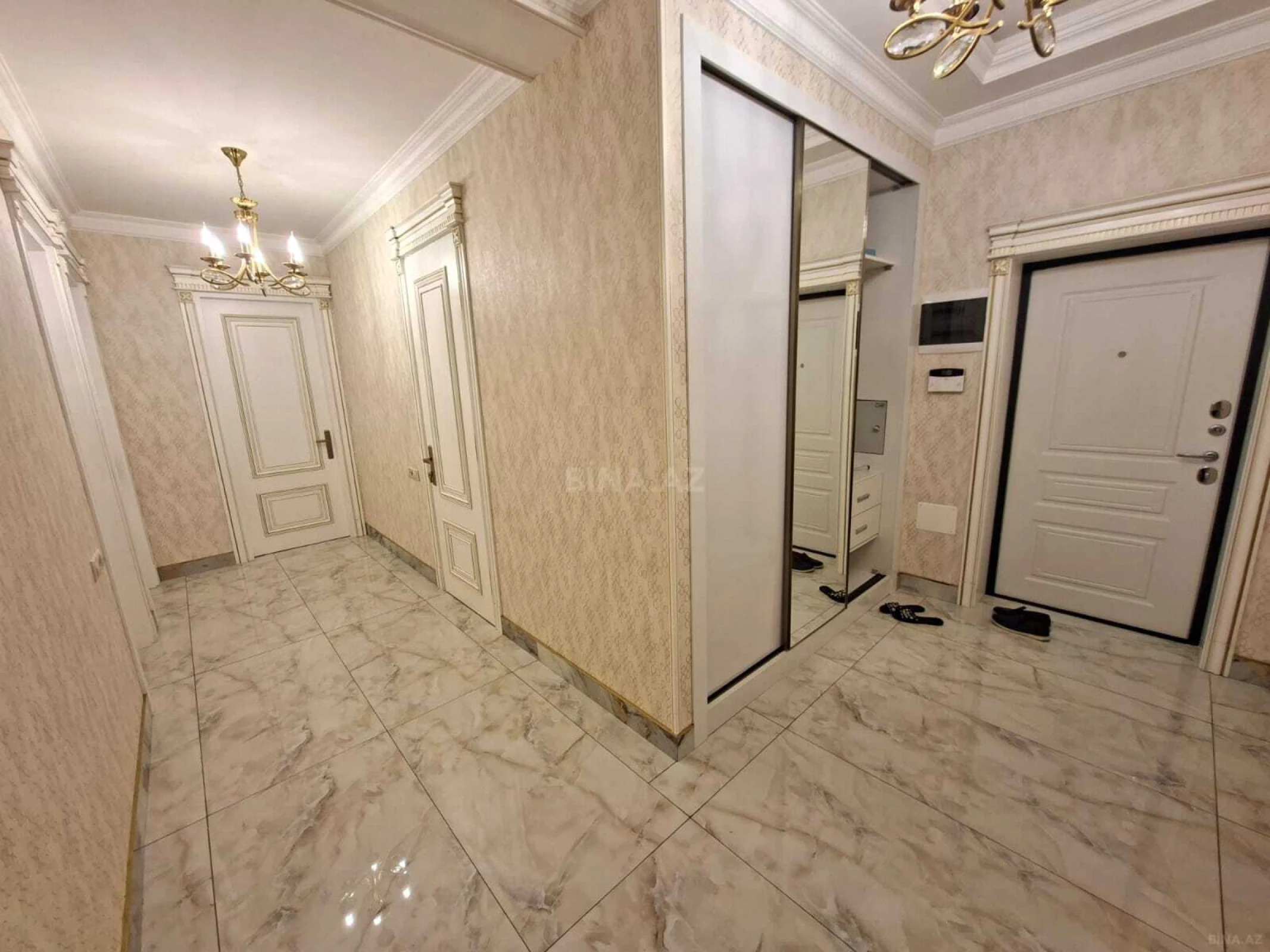 Satılır 2 otaqlı mənzil 79 m²