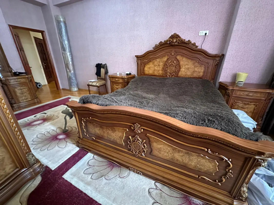 Satılır 4 otaqlı mənzil 160 m²