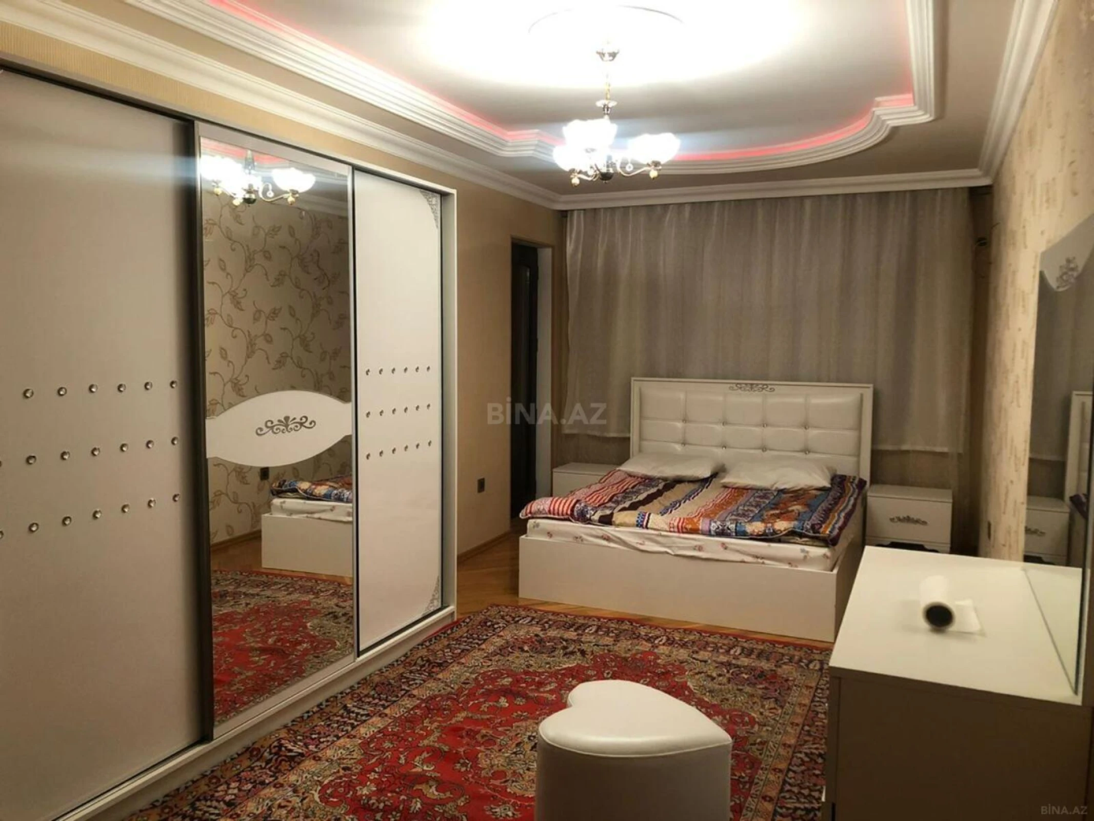 Kirayə verilir 3 otaqlı mənzil 170 m²