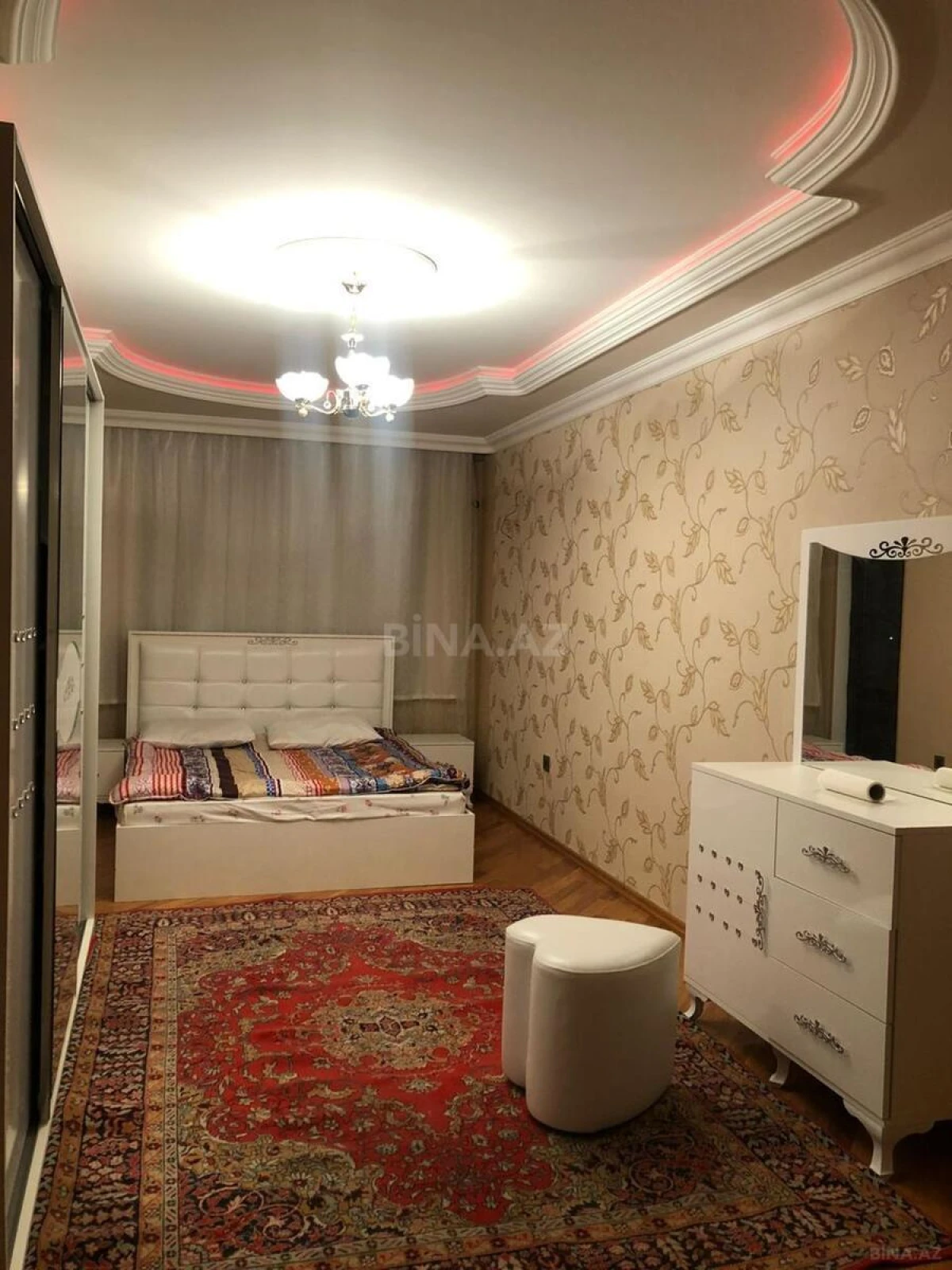 Kirayə verilir 3 otaqlı mənzil 170 m²