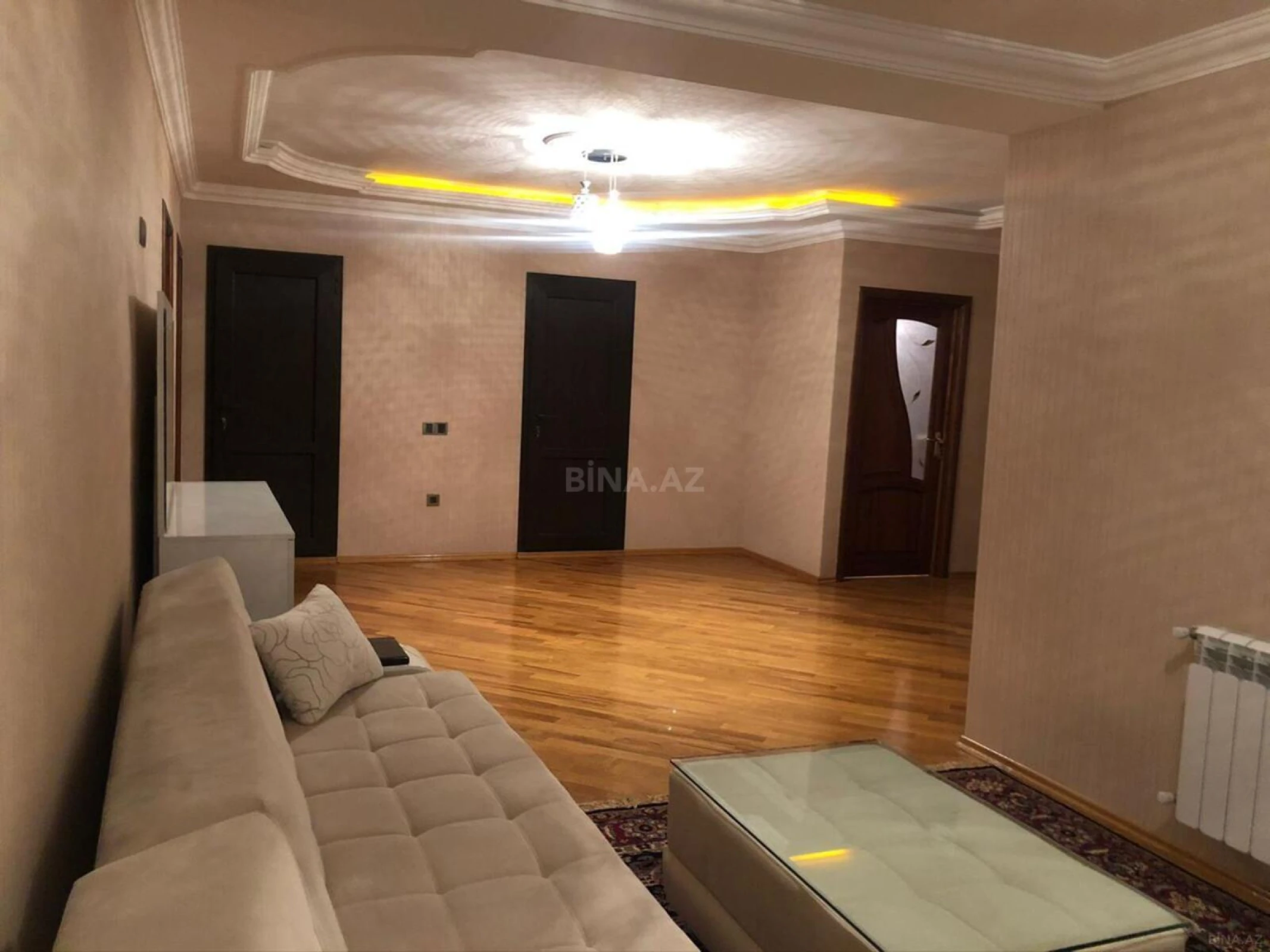 Kirayə verilir 3 otaqlı mənzil 170 m²
