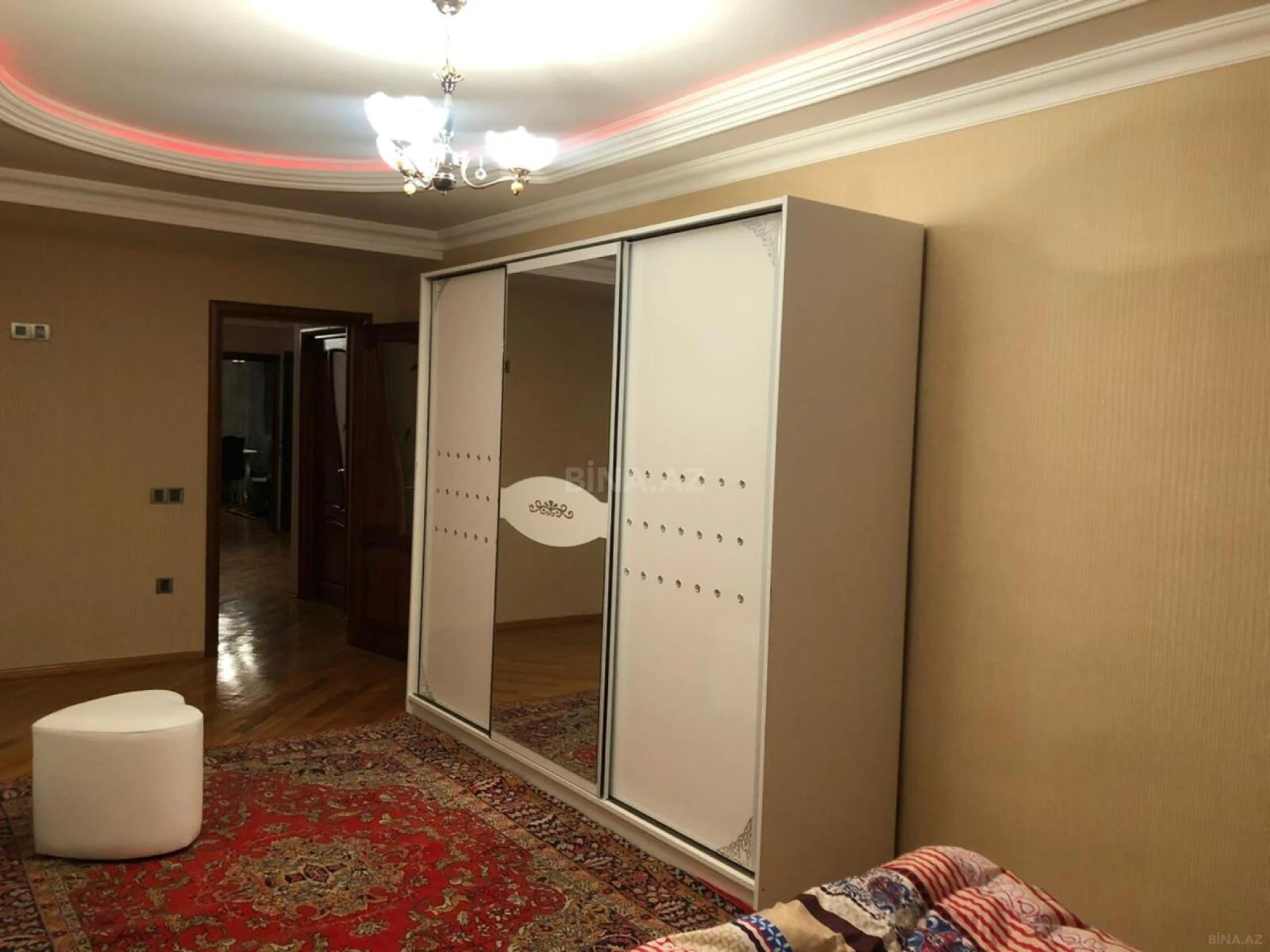 Kirayə verilir 3 otaqlı mənzil 170 m²