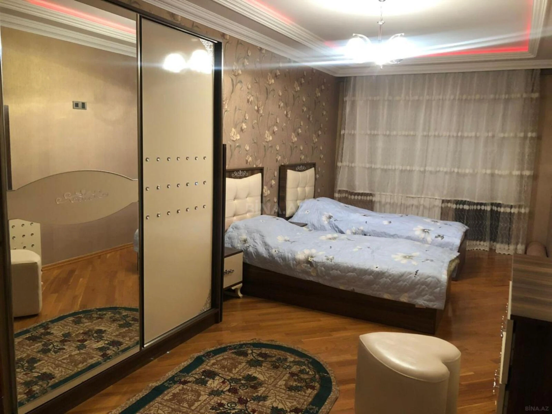 Kirayə verilir 3 otaqlı mənzil 170 m²