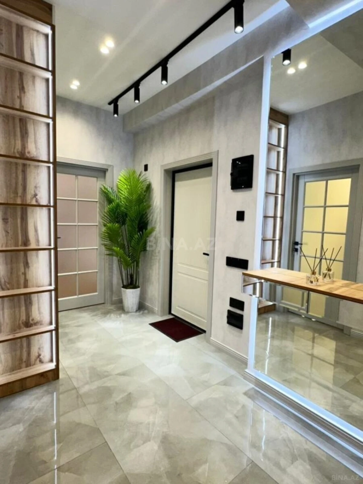 Satılır 2 otaqlı mənzil 82 m²