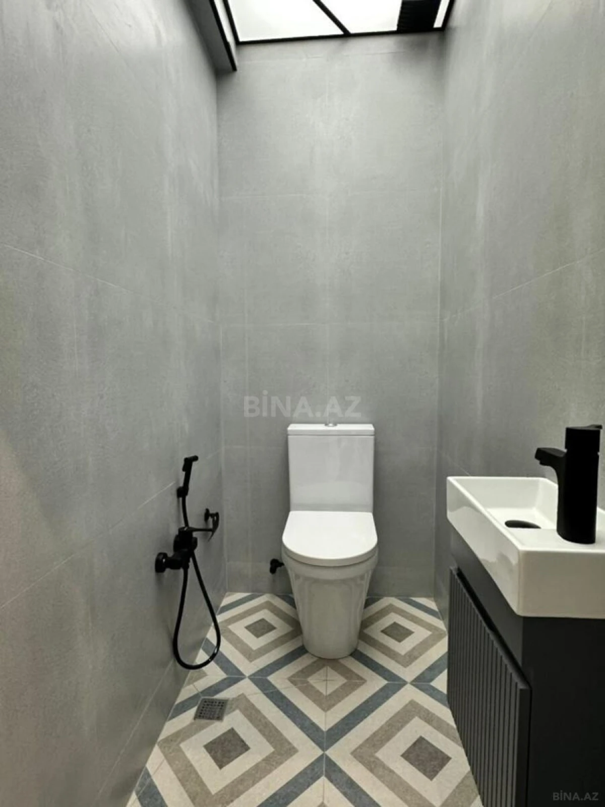 Satılır 2 otaqlı mənzil 82 m²