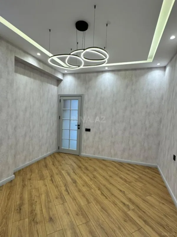 Satılır 2 otaqlı mənzil 82 m²