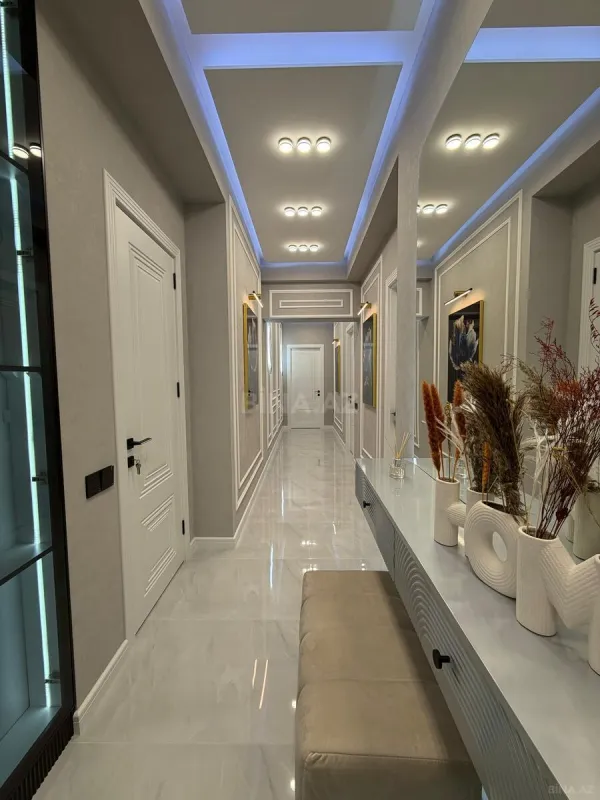 Satılır 3 otaqlı mənzil 105 m²
