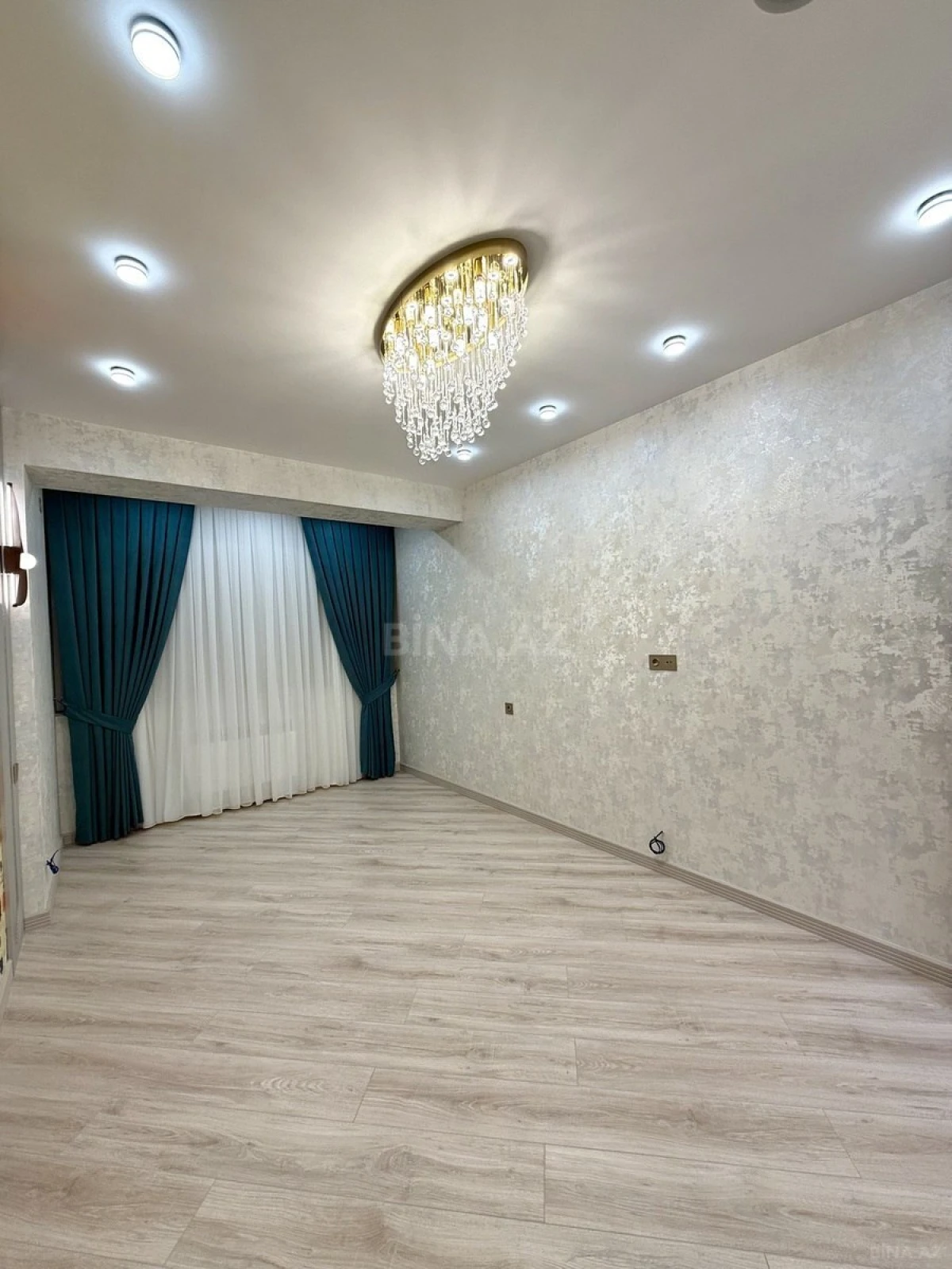 Satılır 3 otaqlı mənzil 110 m²