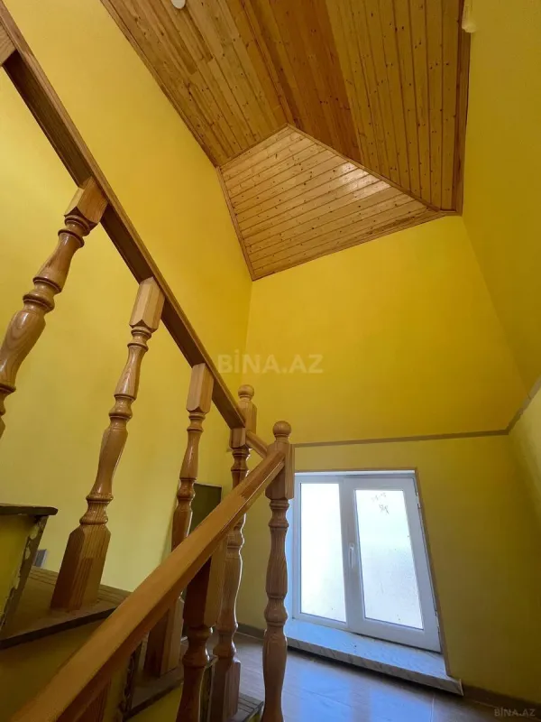 Satılır 5 otaqlı həyət evi 180 m²