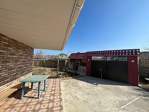 Satılır 5 otaqlı həyət evi 180 m²