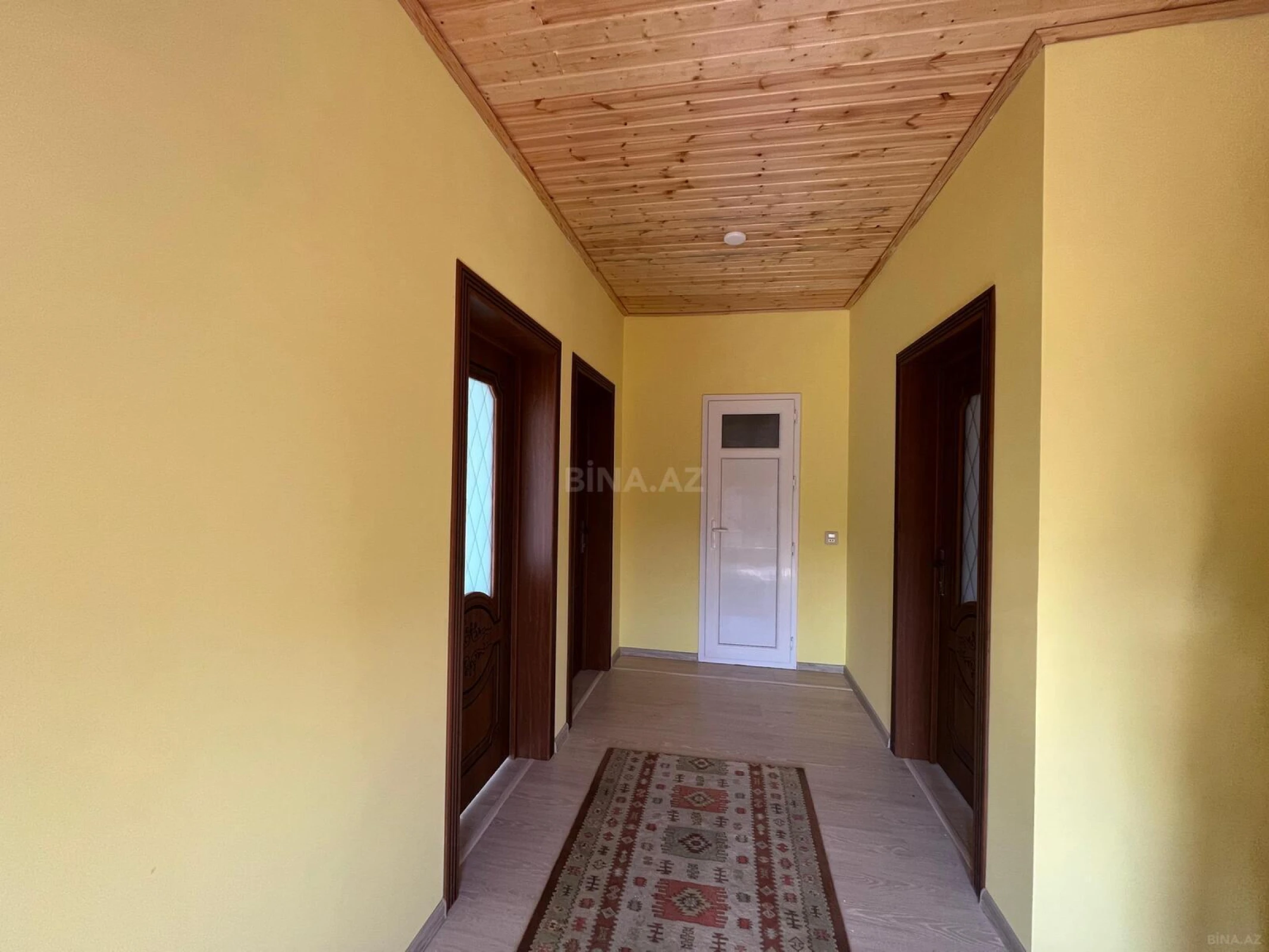 Satılır 5 otaqlı həyət evi 180 m²