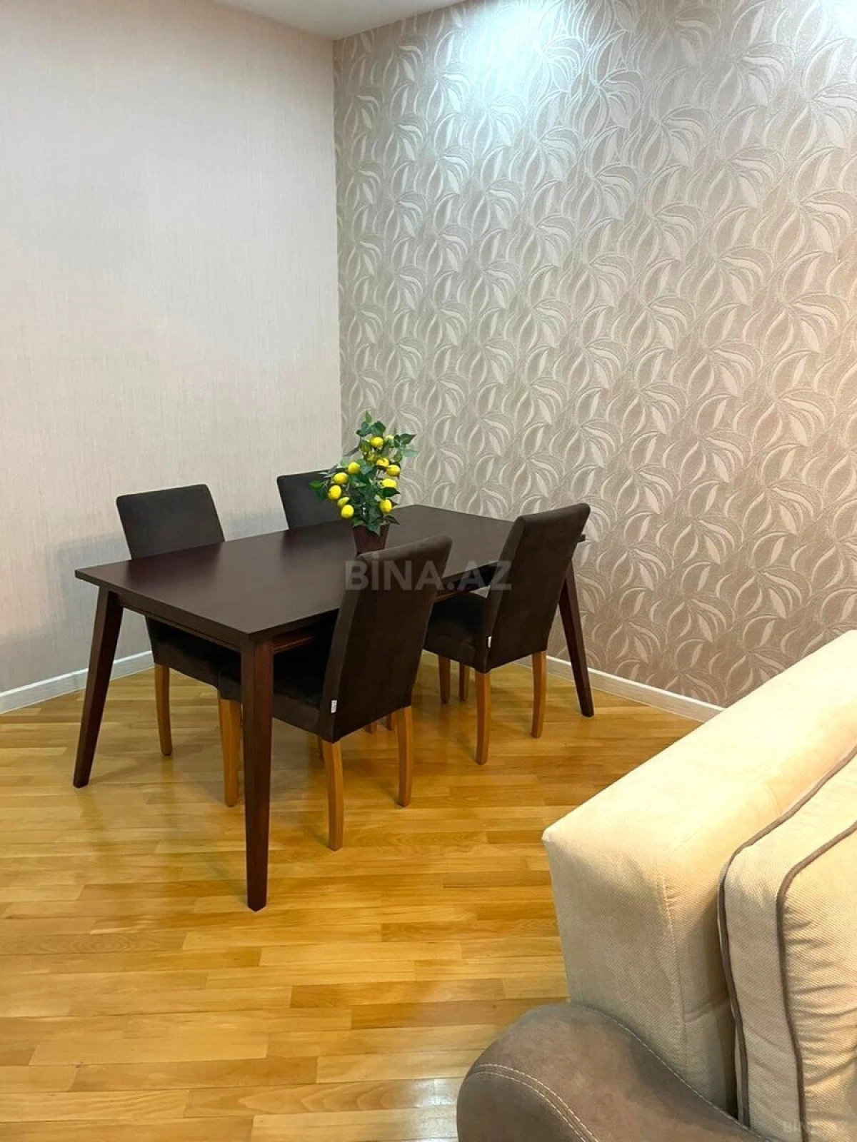 Kirayə verilir 2 otaqlı mənzil 100 m²