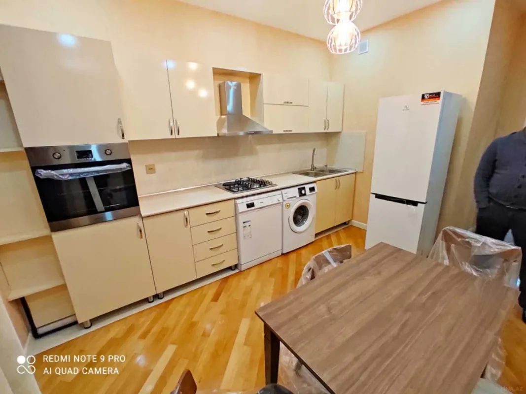 Kirayə verilir 2 otaqlı mənzil 100 m²