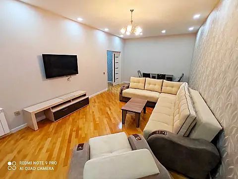 Kirayə verilir 2 otaqlı mənzil 100 m²