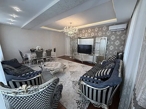 Satılır 4 otaqlı mənzil 173 m²