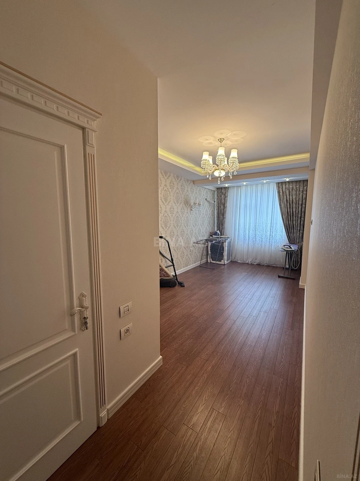 Satılır 4 otaqlı mənzil 173 m²