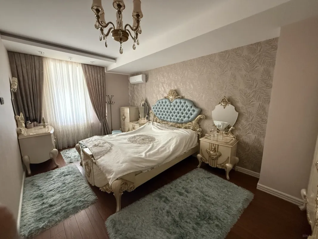 Satılır 4 otaqlı mənzil 173 m²