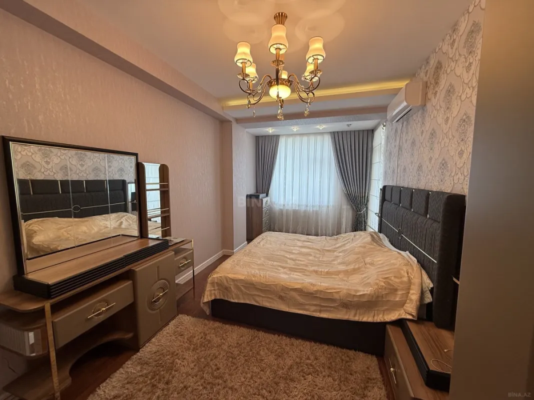 Satılır 4 otaqlı mənzil 173 m²
