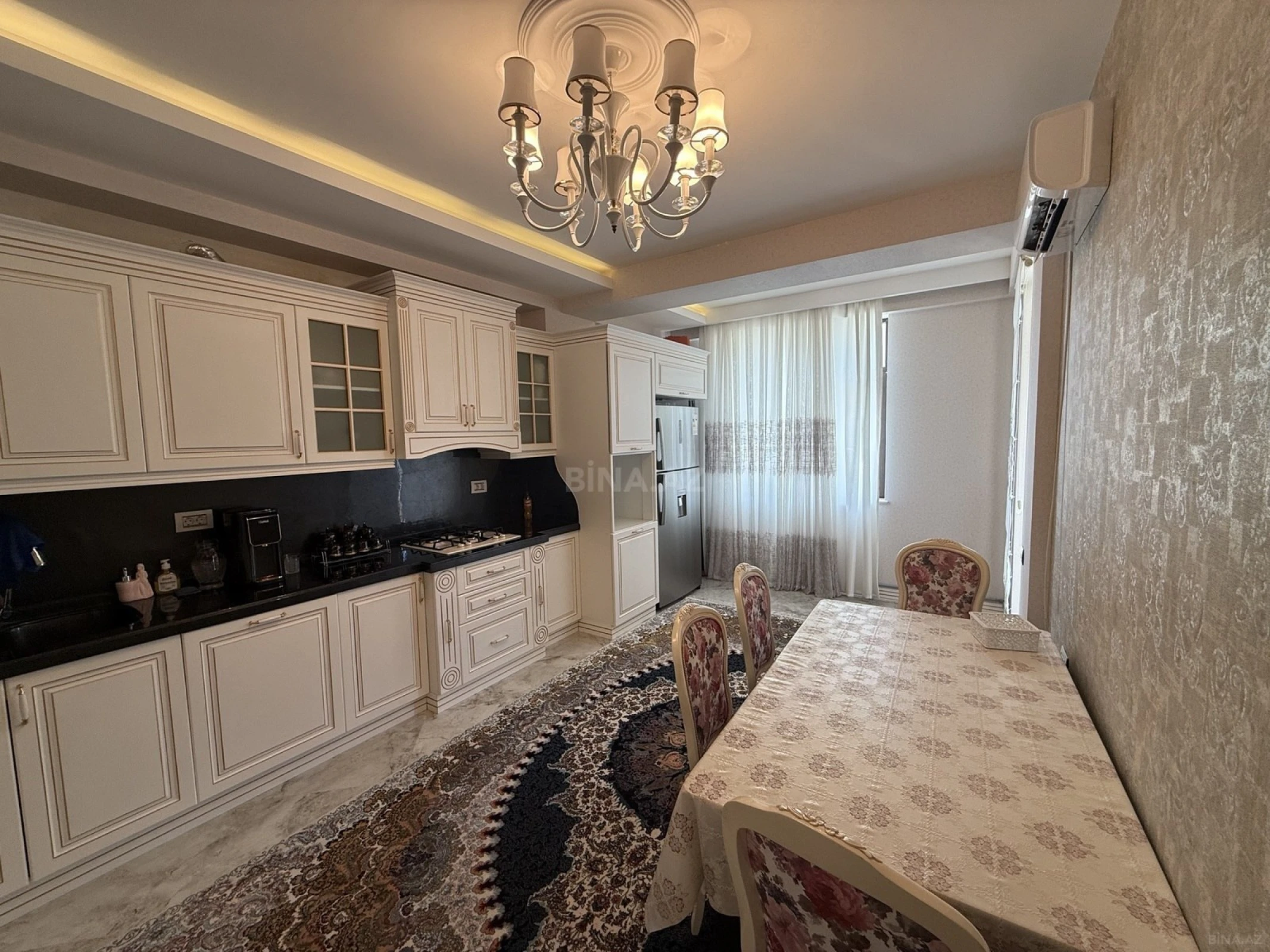 Satılır 4 otaqlı mənzil 173 m²